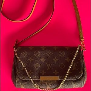 Louis Vuitton Favorite MM Crossbody bag💕